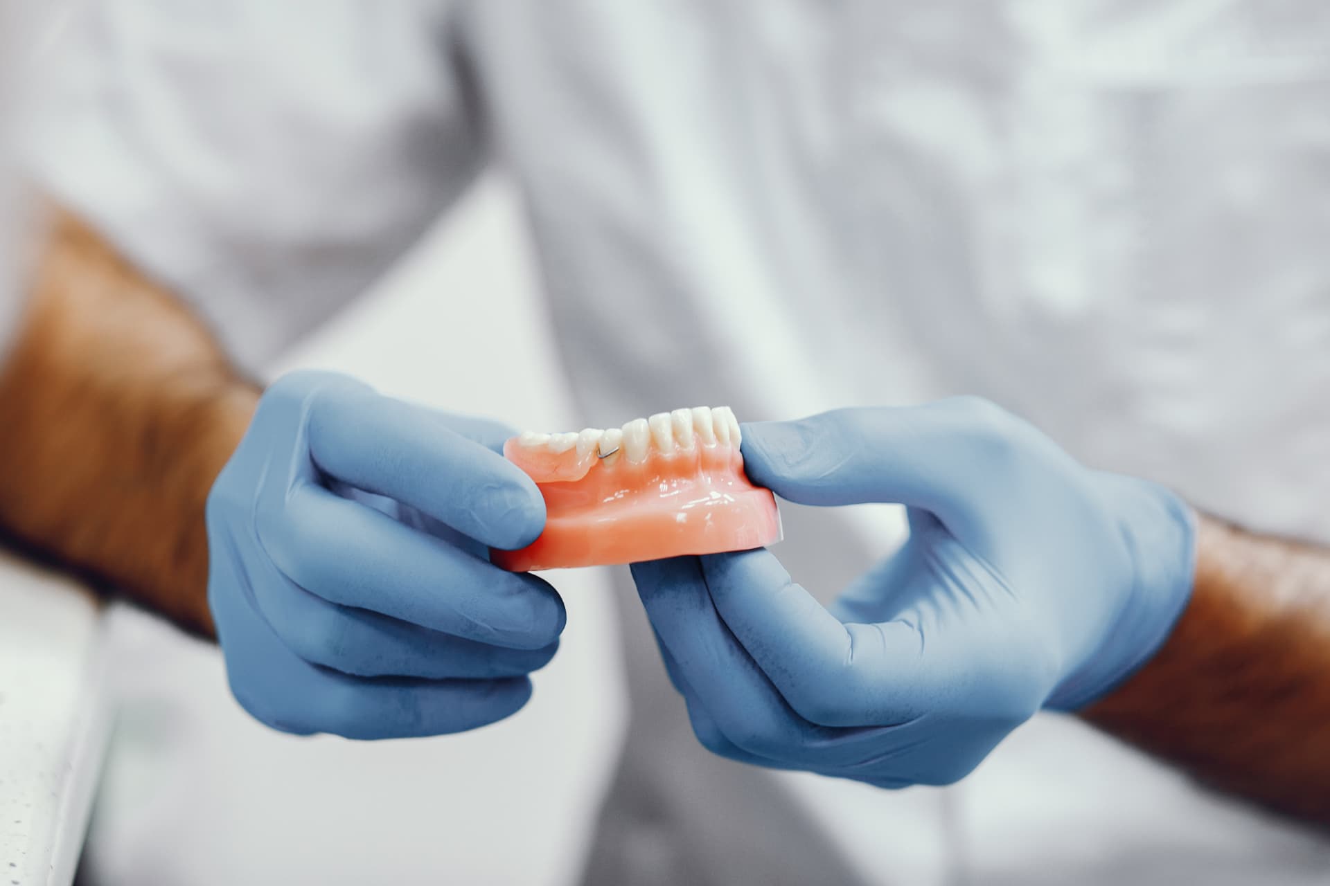 Protesi fissa e mobile: dettaglio clinico in uno studio partner DentalNet Care