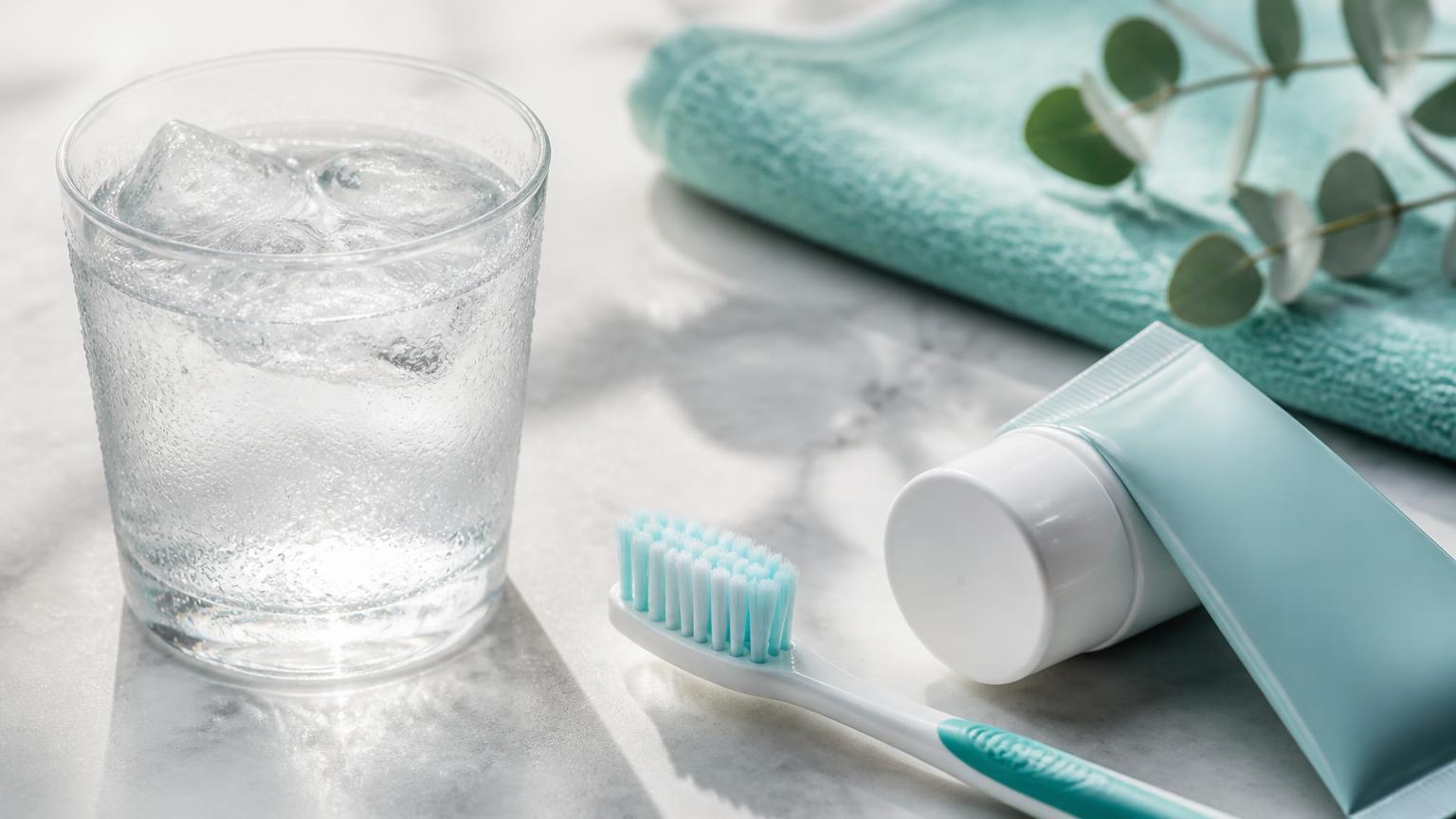 Trattamenti dentali per la sensibilità dentinale a freddo e caldo in studio dentistico
