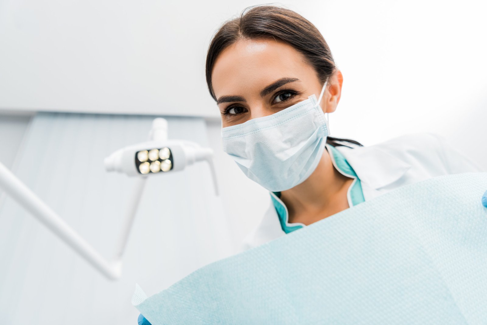Cosa sono le faccette dentali: Comprensione e Spiegazione