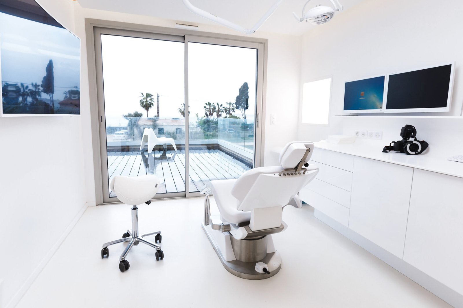 Differenze tra odontoiatra e dentista: guida completa